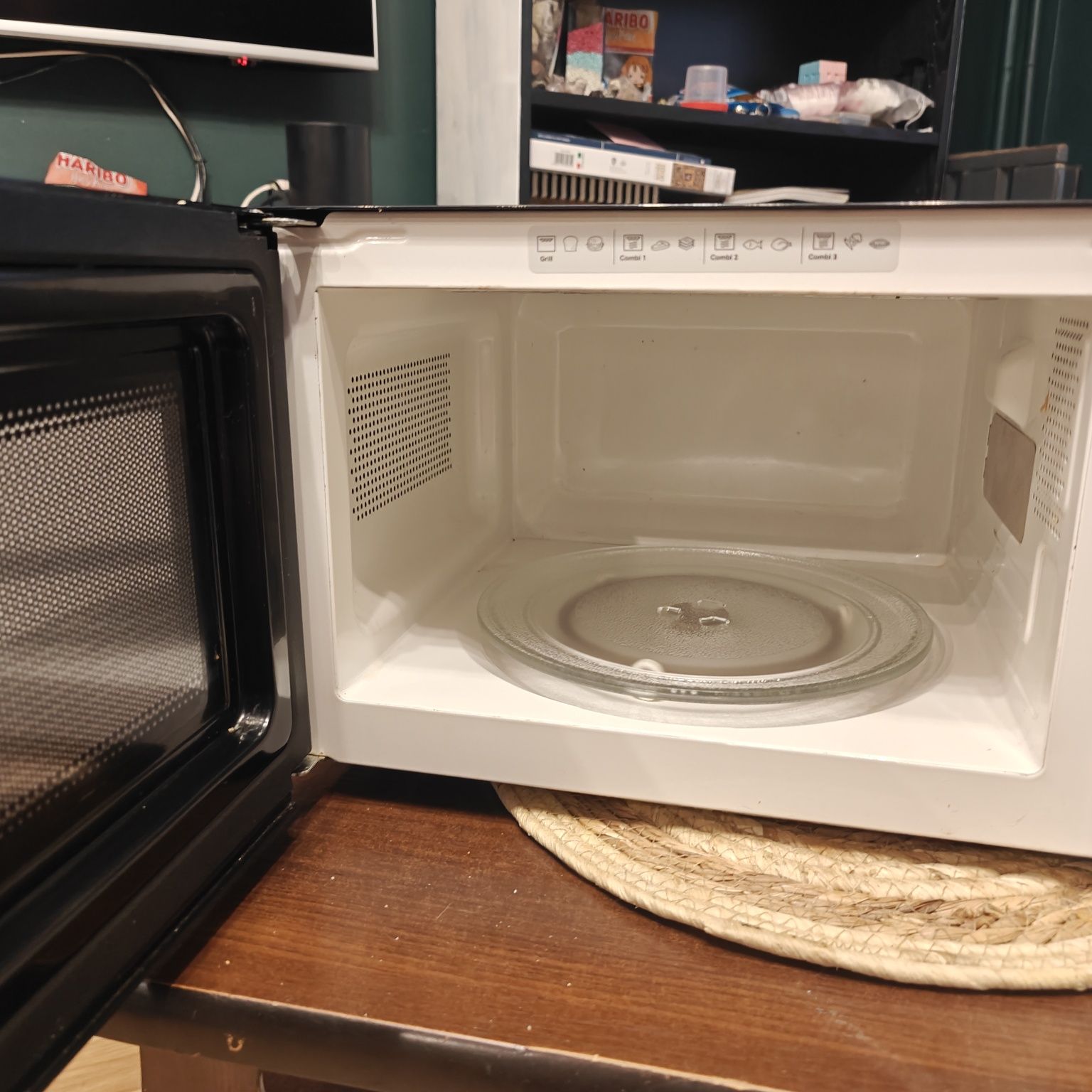 Mikrofala whirpool cook20