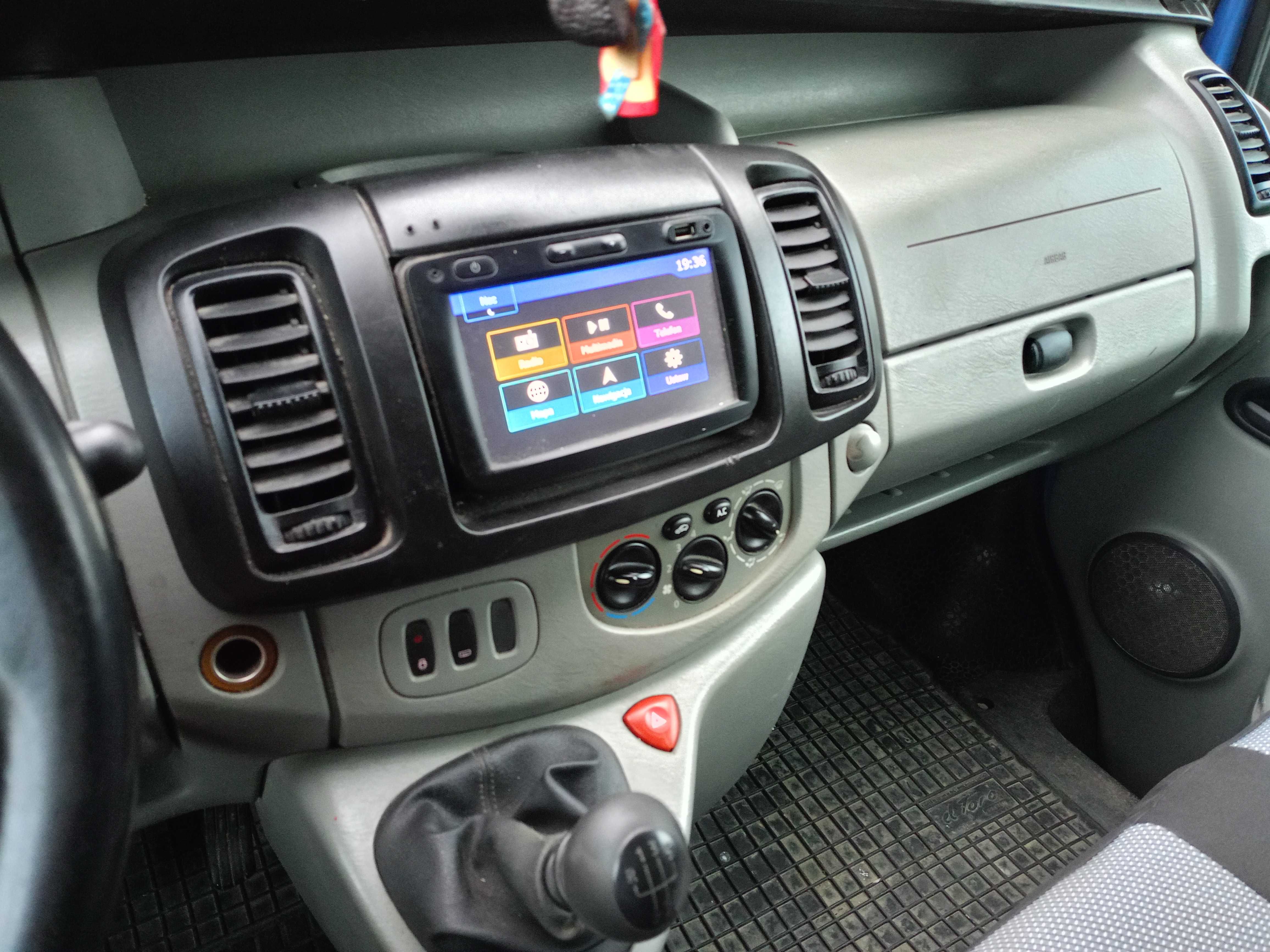 Nissan primastar 9 osobowy 2004 rok