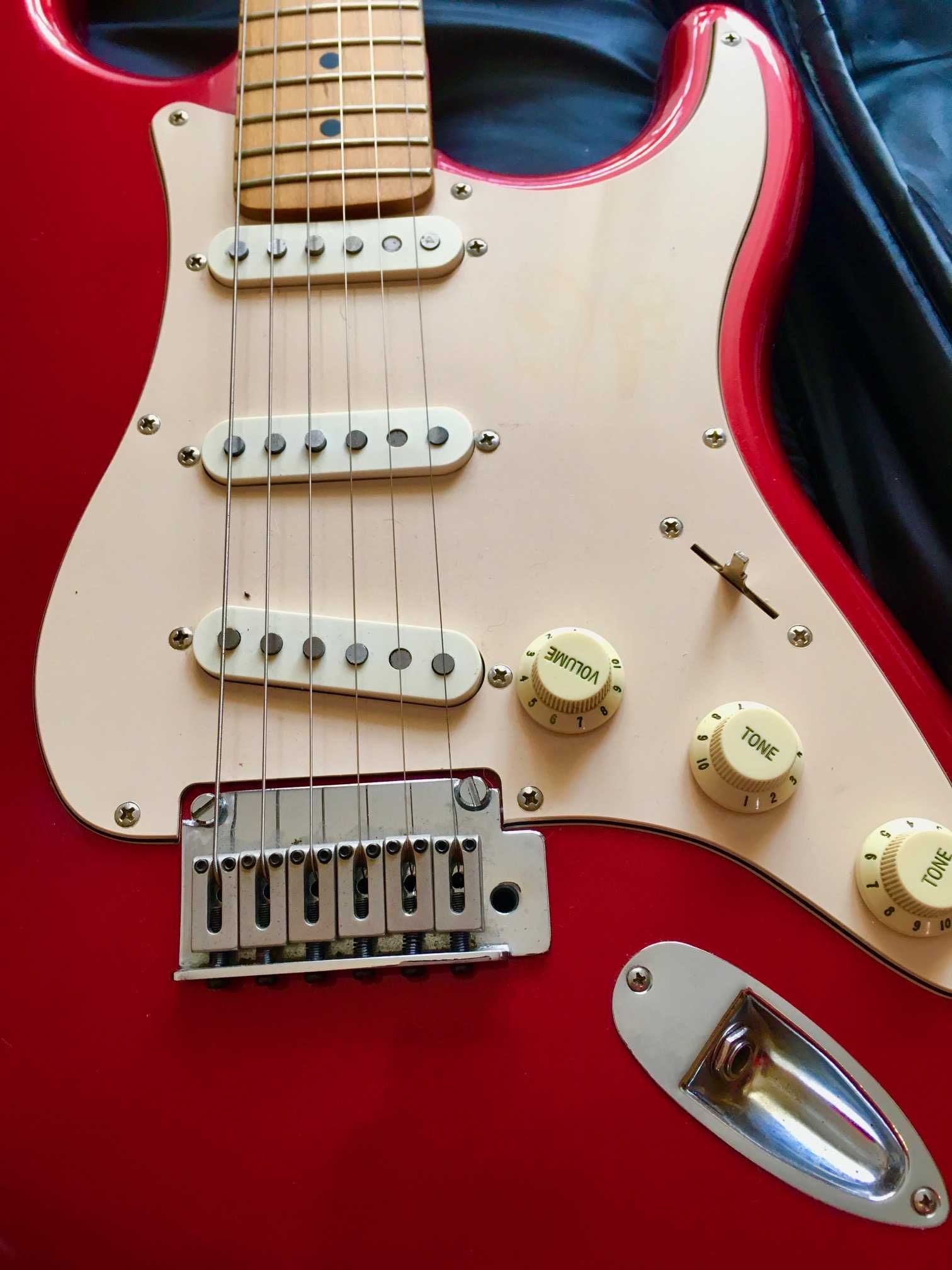 Fender Squire Stratocaster Vermelha