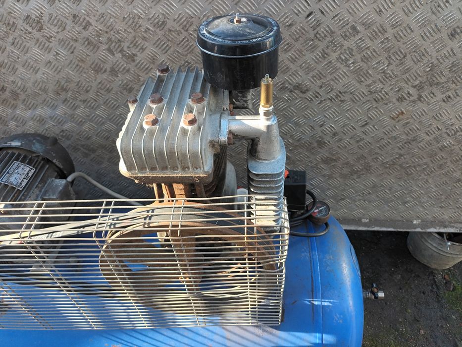 Kompresor tlokowy 4kw zbiornik 300 litrow