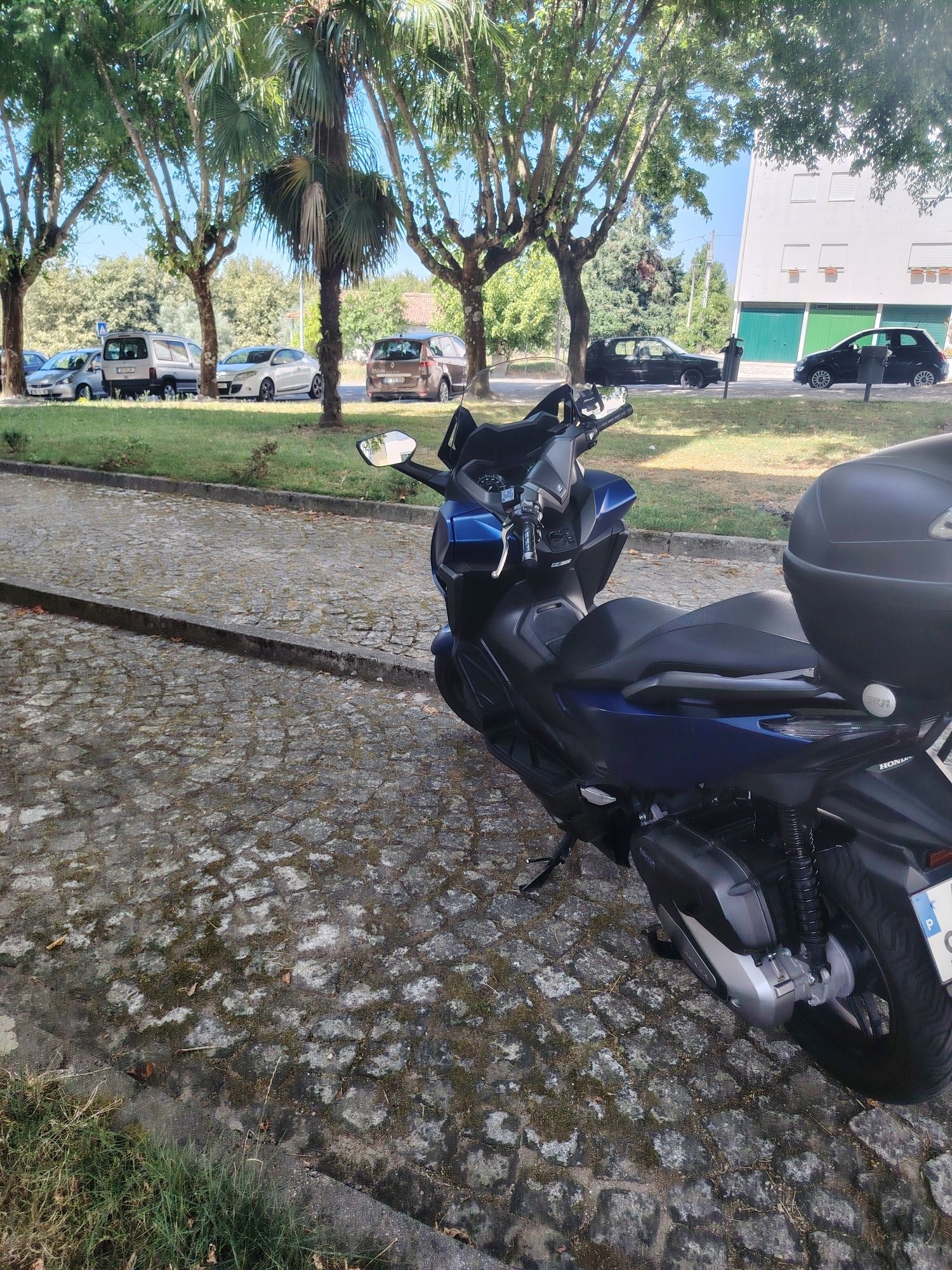 Honda Forza 125cc 2022 + Capacete
