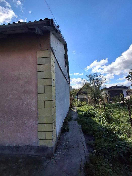 Продам будинок в мальовничому  селі  Страдч, неподалік Львова