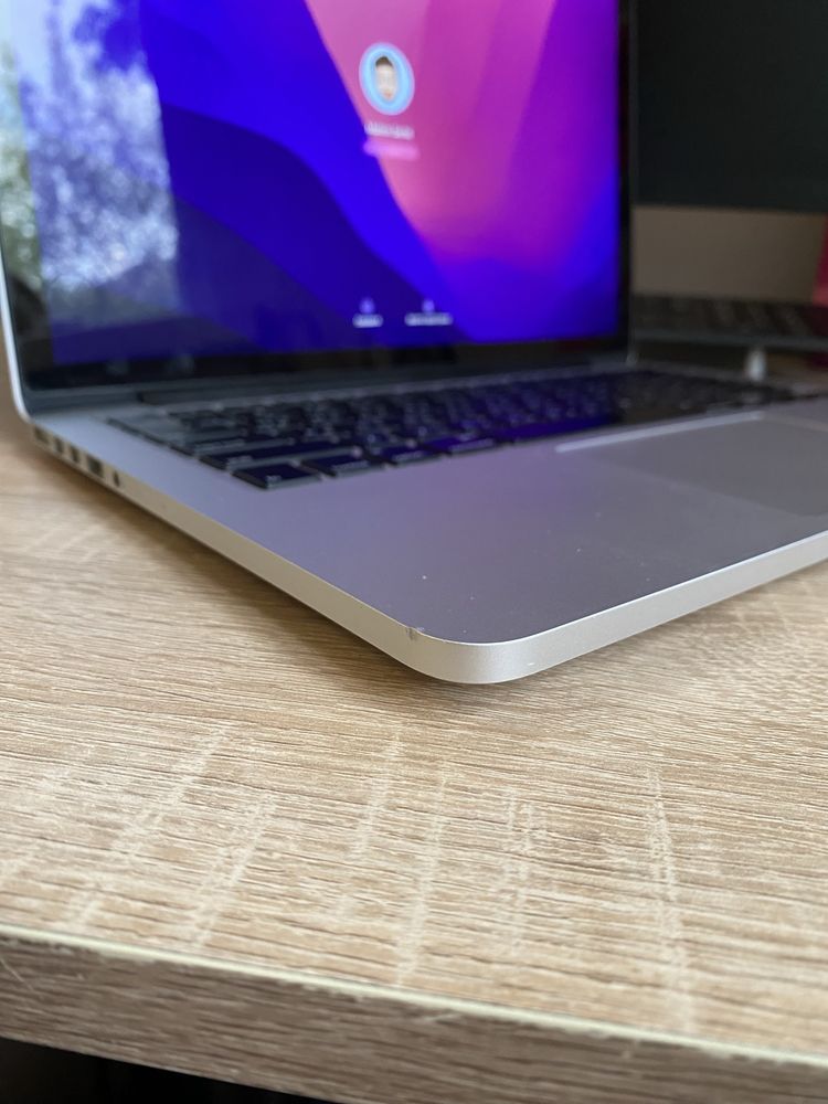 Macbook Pro 13 2015 256Gb БЕЗ БЛОКУВАНЬ Довго тримає заряд!