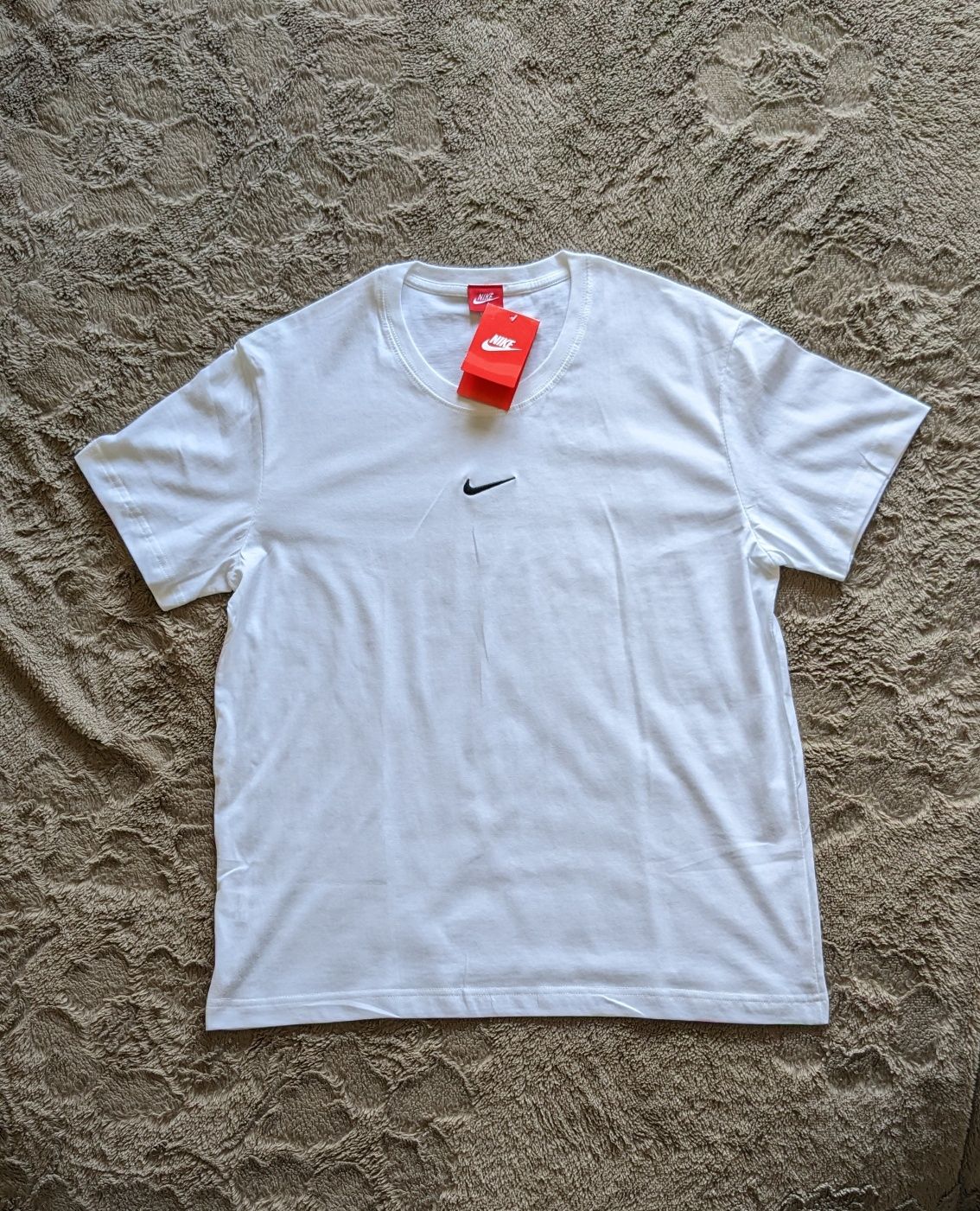 Футболка Nike з вишитим логотипом