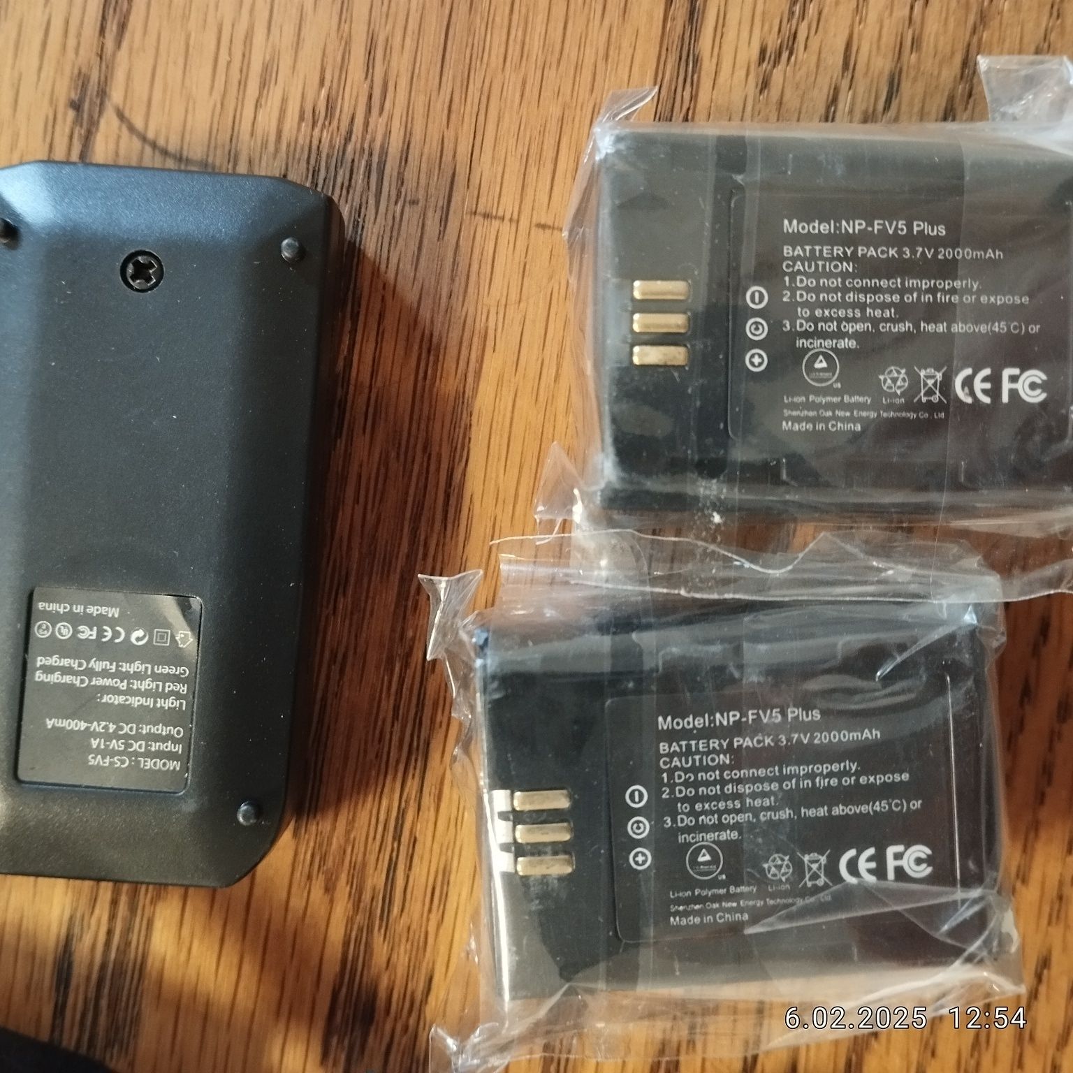 Ładowarka + 2 akumulatory NP-FV5 Plus 3,7V 2000Ah