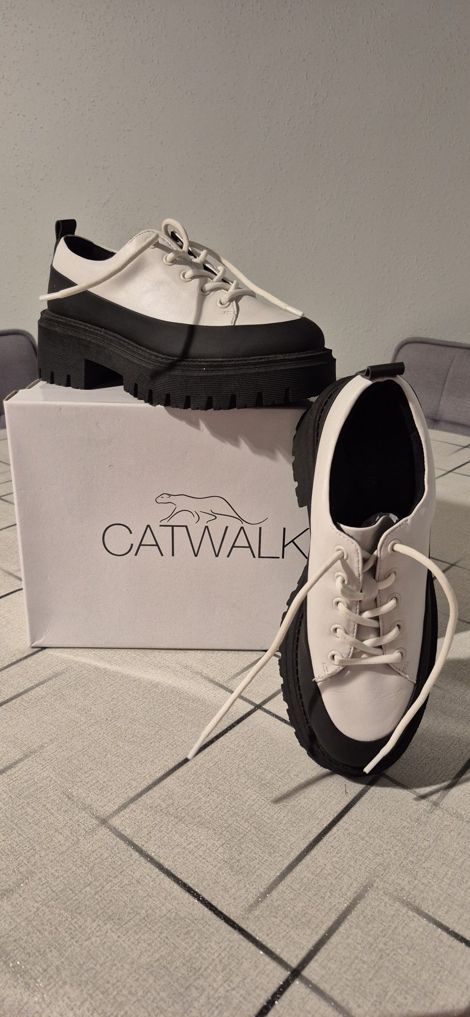 Catwalk półbuty na platformie r.38