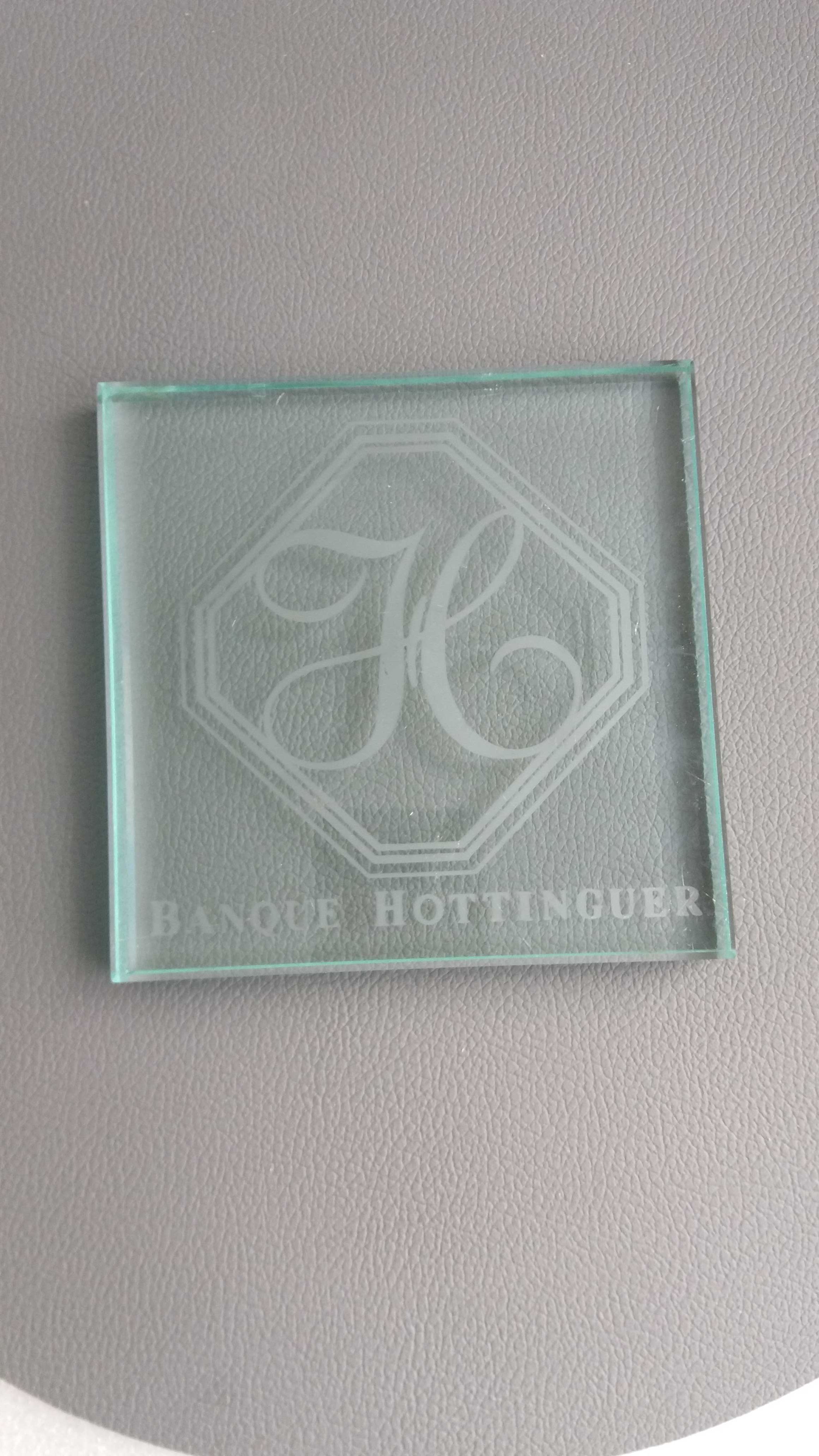 Przycisk do papieru Banque Hottinguer -  13x13x1,5 cm