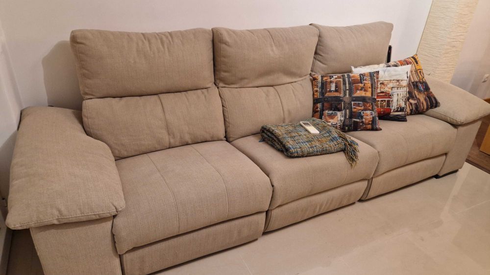 Sofá 5 lugares com 2 chaise long eléctricas