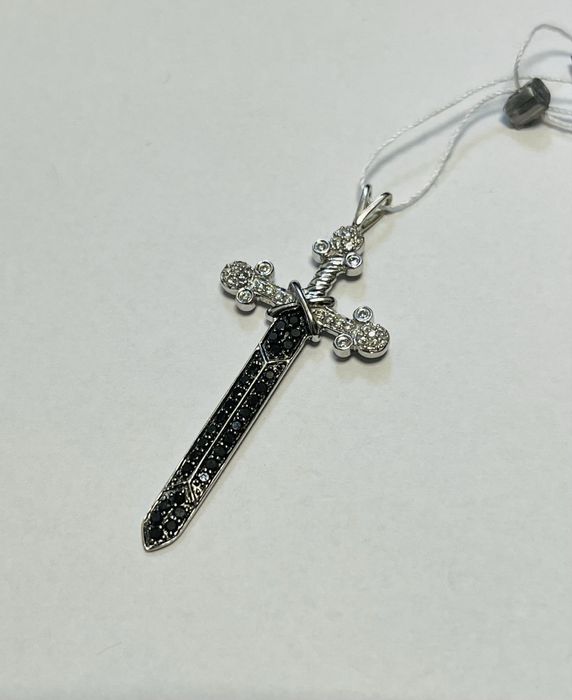 Золотой крестик с бриллиантами