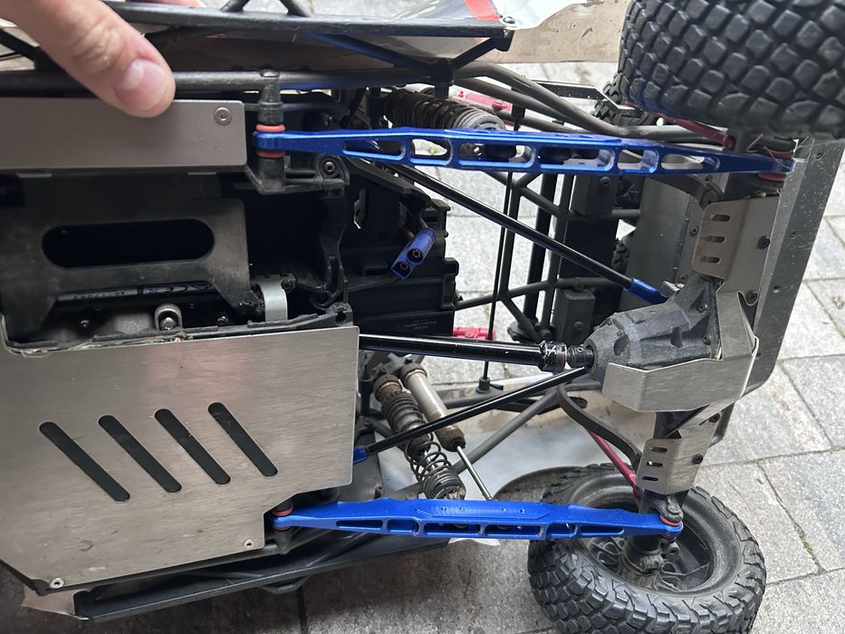 Traxxas udr doinwestowany