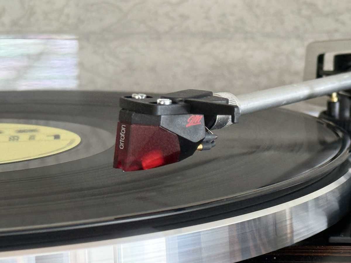Gramofon Rekkord Audio F400, gramofon w pełni automatyczny