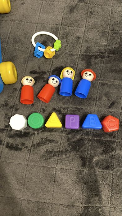 Іграшка сортер будинок на колесах