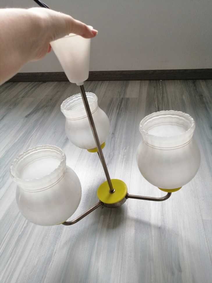 Vintage, retro żyrandol, lampa wisząca. 3 klosze w kształcie tulipanów
