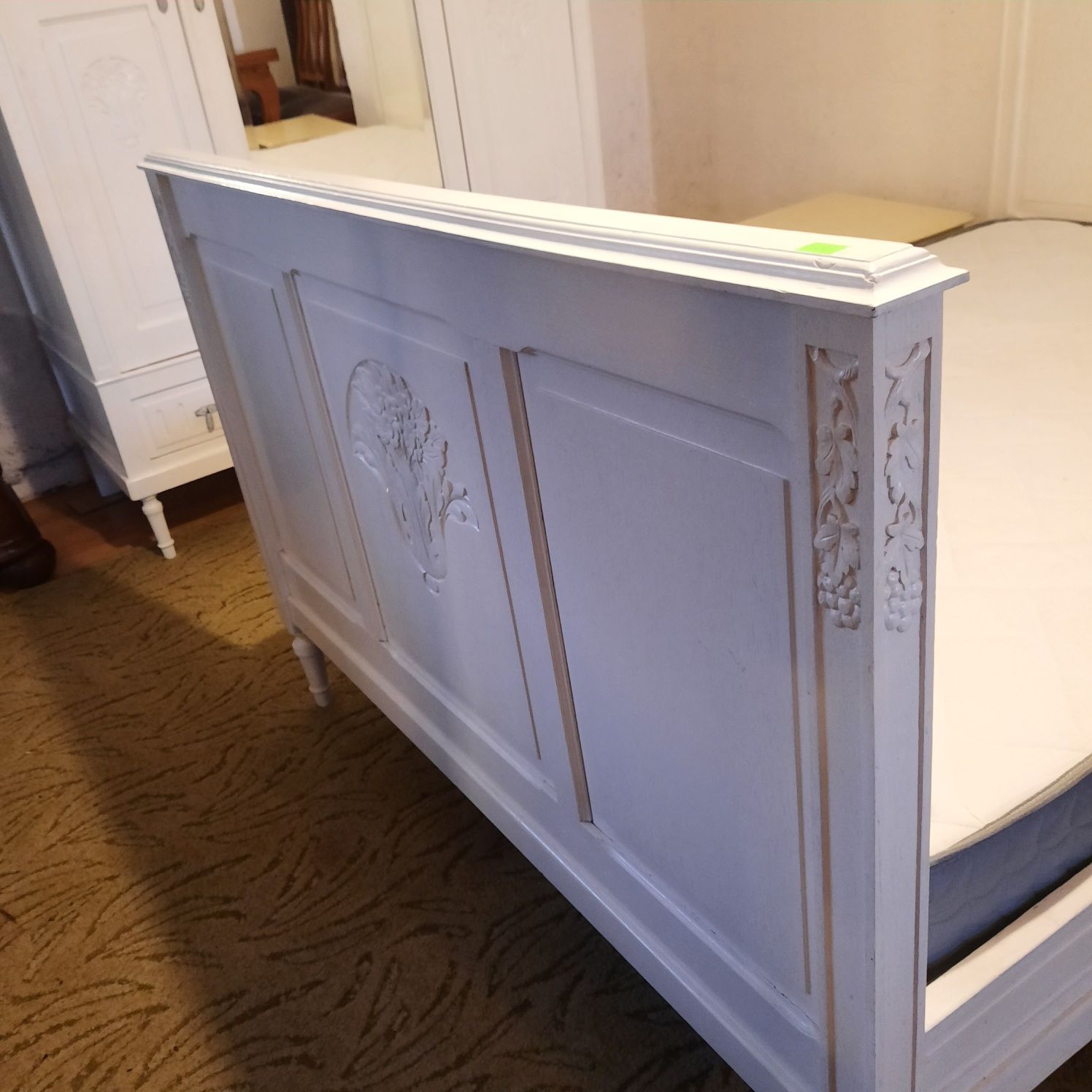 Piękne stare łóżko dębowe ze stelażem i materacem + dwie szafki OKAZJA