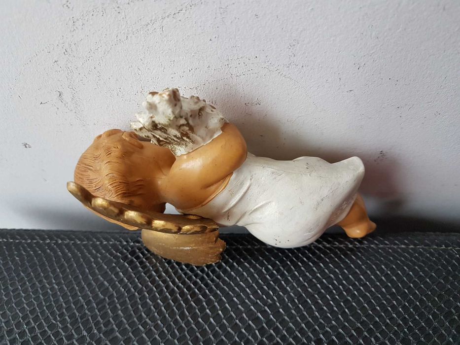 Vintage Euromarchi figurka wiszący anioł z kwiatami włoska żywica 5018