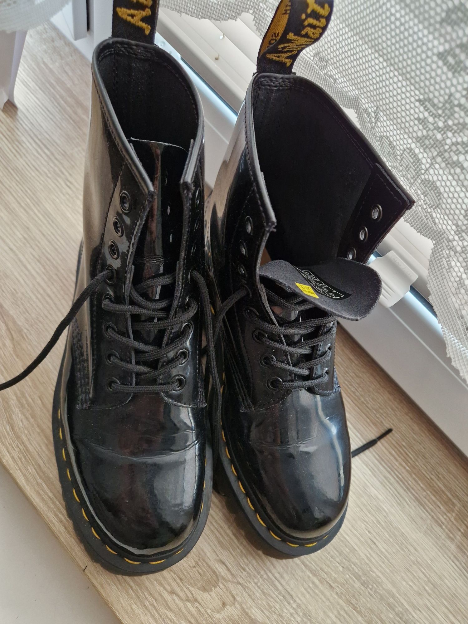 Dr Martens 39 lakierowane czarne skóra