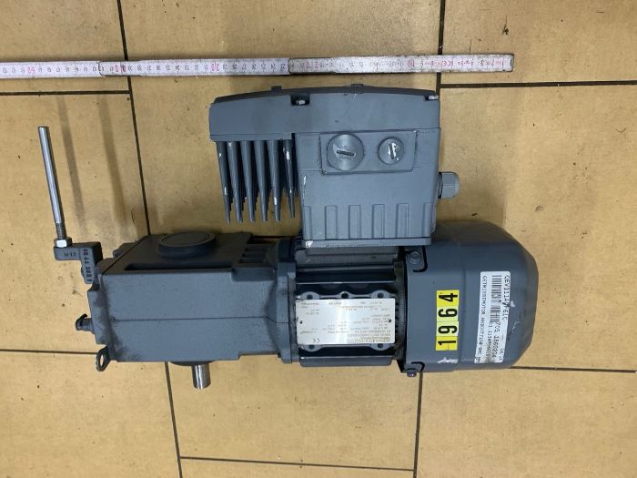 Przekładnia, motoreduktor z falownikiem 0,37 kw 27-137 obr. Falownik