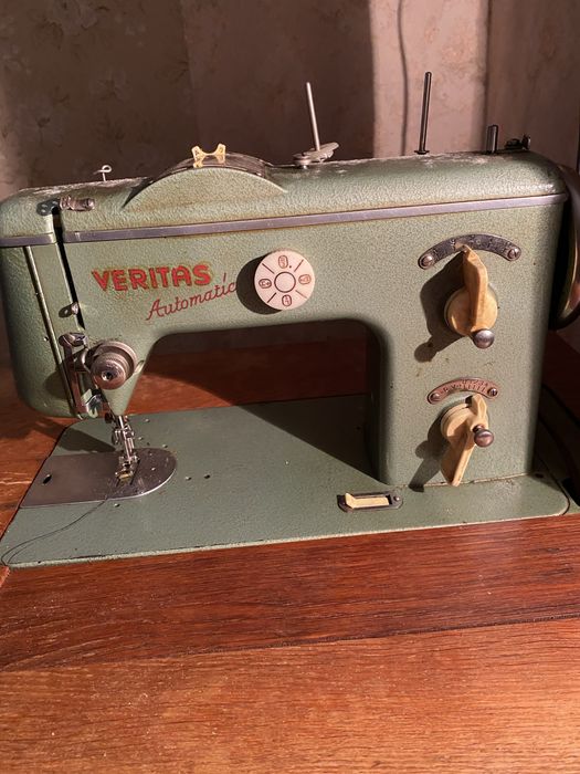 Швейная машинка автомат.
