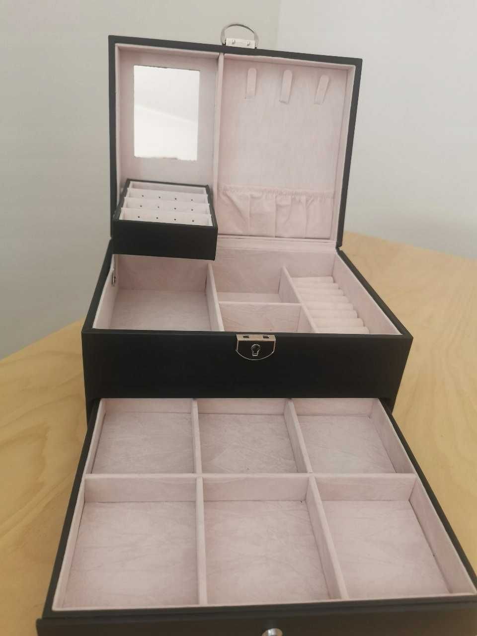 Szkatułka organizer na biżuterię z lusterkiem czarna organizer