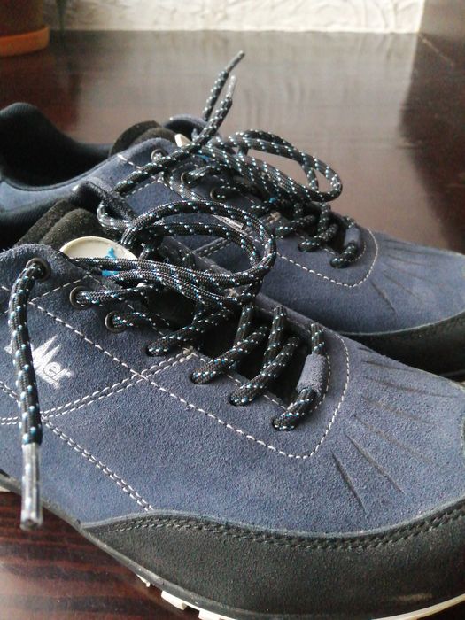 Трекінгові кросівки