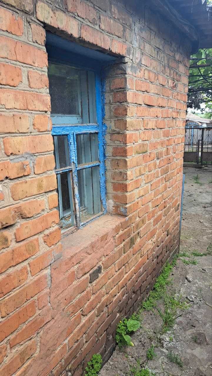 Продам будинок по вул. Уборевича (зупинка ш.т. Мудрьона)