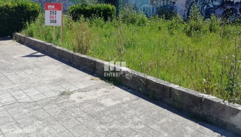 Venda de Lote com 145 m2, Vila Nova da Telha, Maia