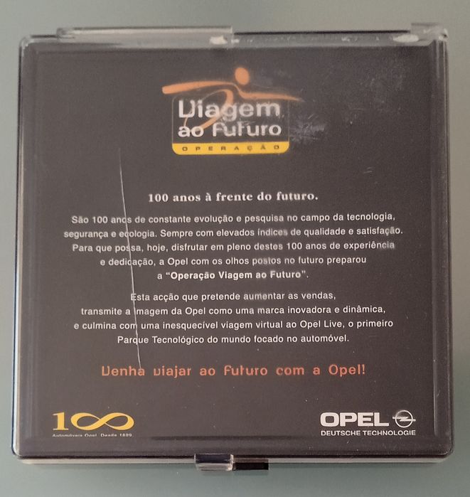 Caixa com pins 100 anos Opel