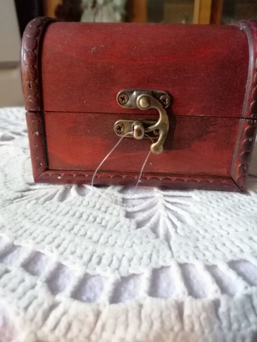 Kuferek maly brazowy