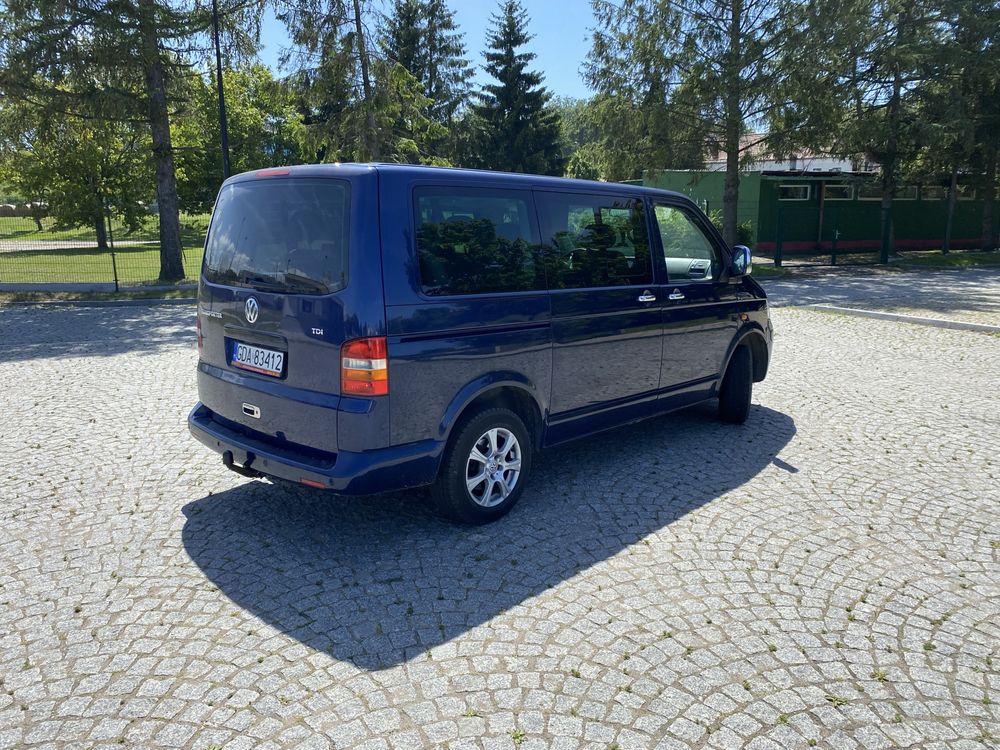 Volkswagen T5 transporter  2,5 TDI bardzo dobry stan telewizor