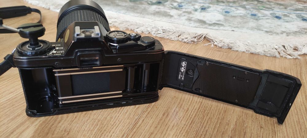 Sprzedam aparat lustrzanka analogowa OLYMPUS om10 + obiektyw f 200mm.