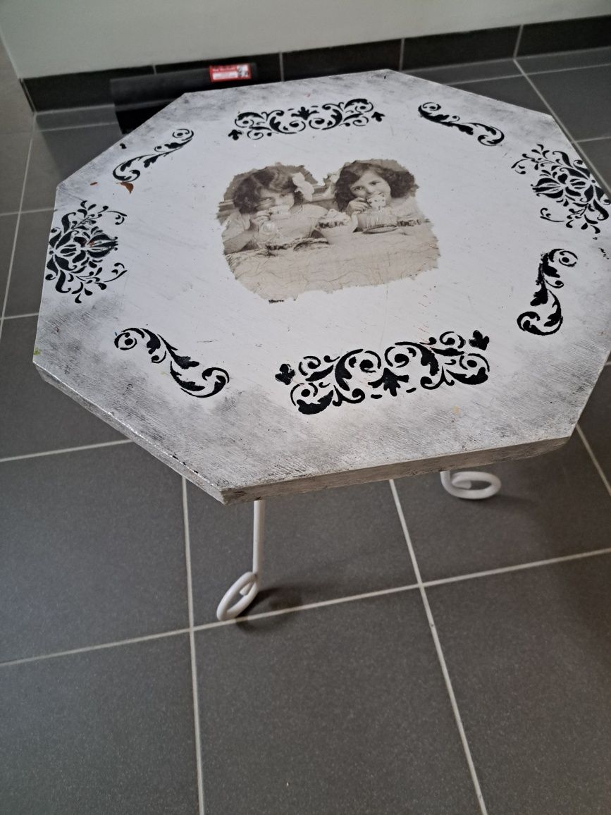 Stolik w stylu retro