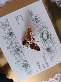 Broszka pszczoła złota na dzień mamy prezent piękna
