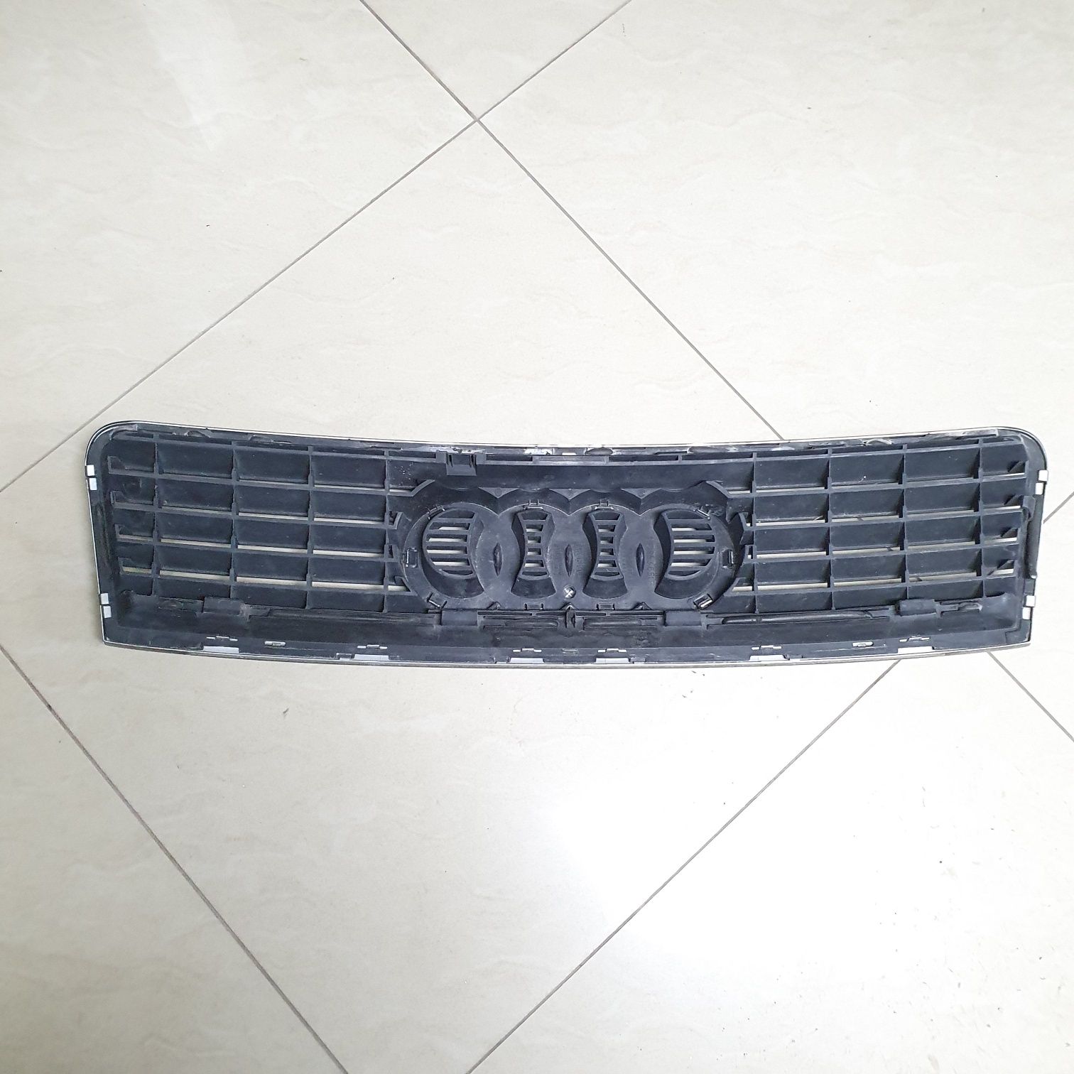 Gril grill Audi A6 C5 lift maski srebrny atrapa