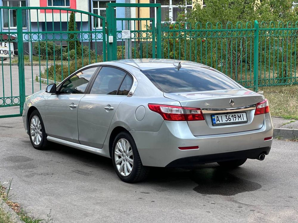 Продаж Renault на автоматі