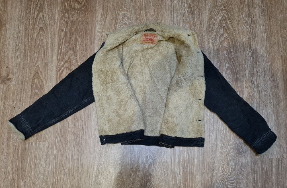 Оригинальная джинсовая куртка (шерпа, sherpa) от фирмы Levis