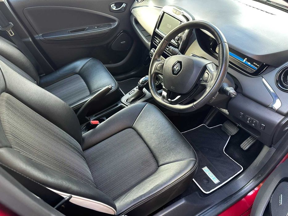 Renault Zoe 2019 40 кВт Правий руль розмитнена в Україні.