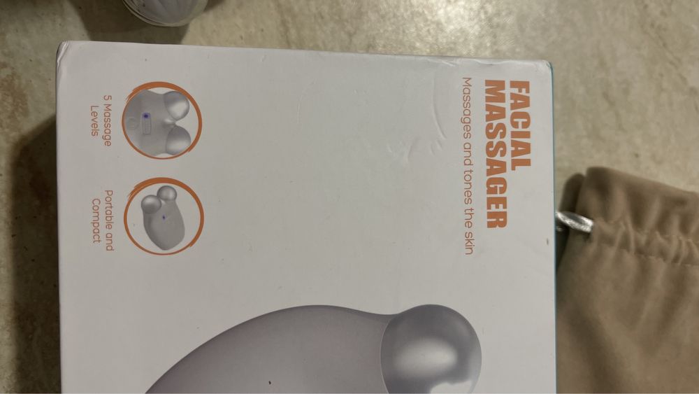 EMS масажер для обличчя