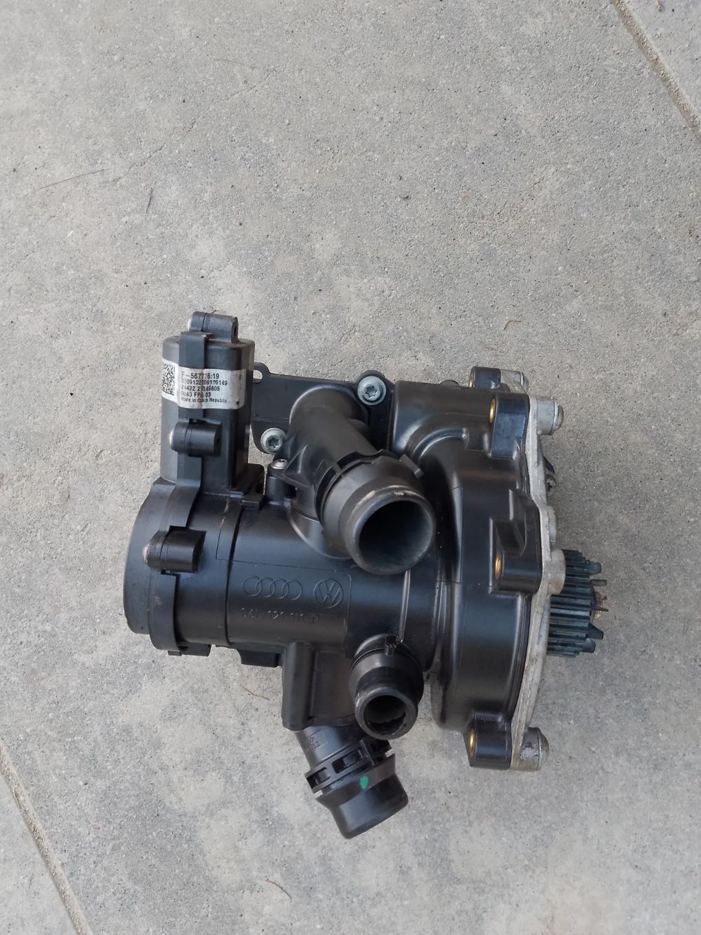 VW 1.8 2.0 DNP TFSI OBUDOWA TERMOSTATU 06L121111P