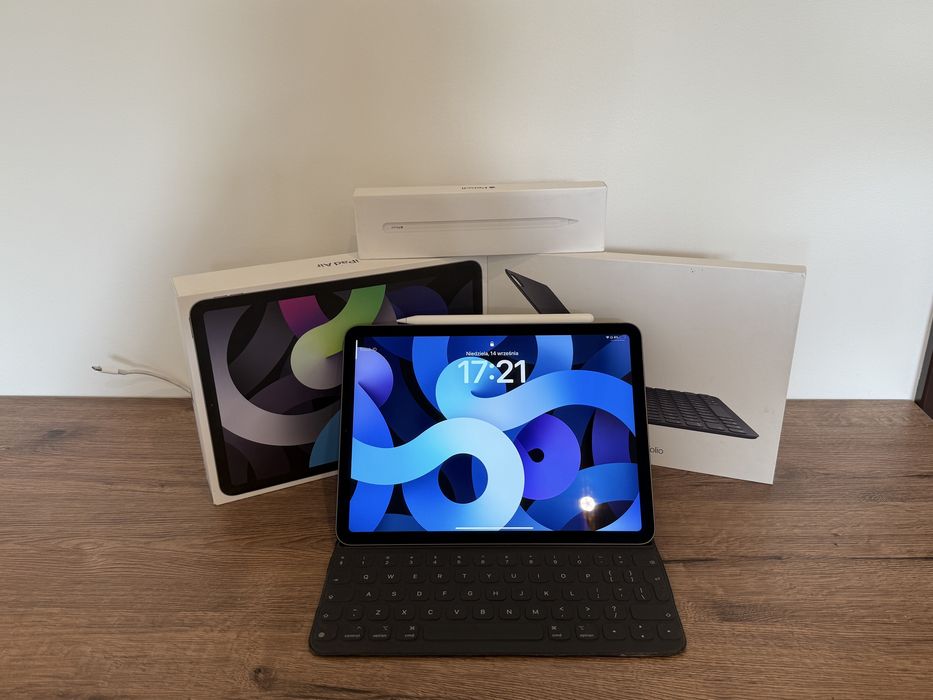 iPad Air (4 generacji) 64 GB + Apple Pencil + Smart Keyboard folio