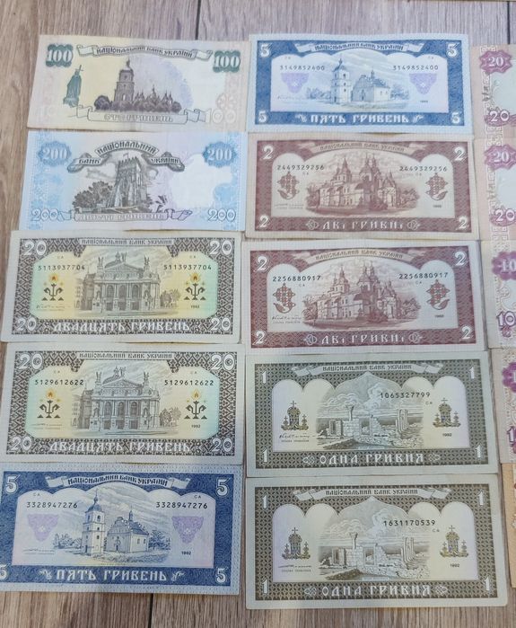 Sprzedam zestaw ukraińskich Hrywien UNC 19 st