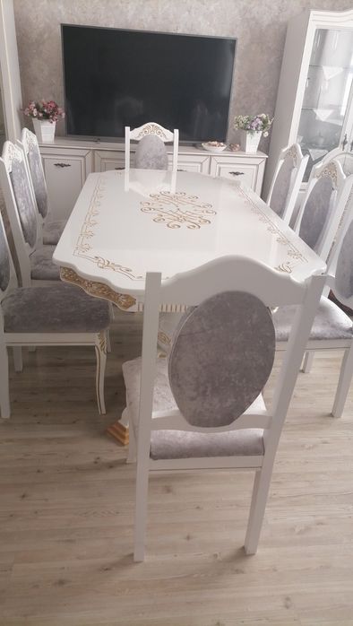 Столи та Стильци