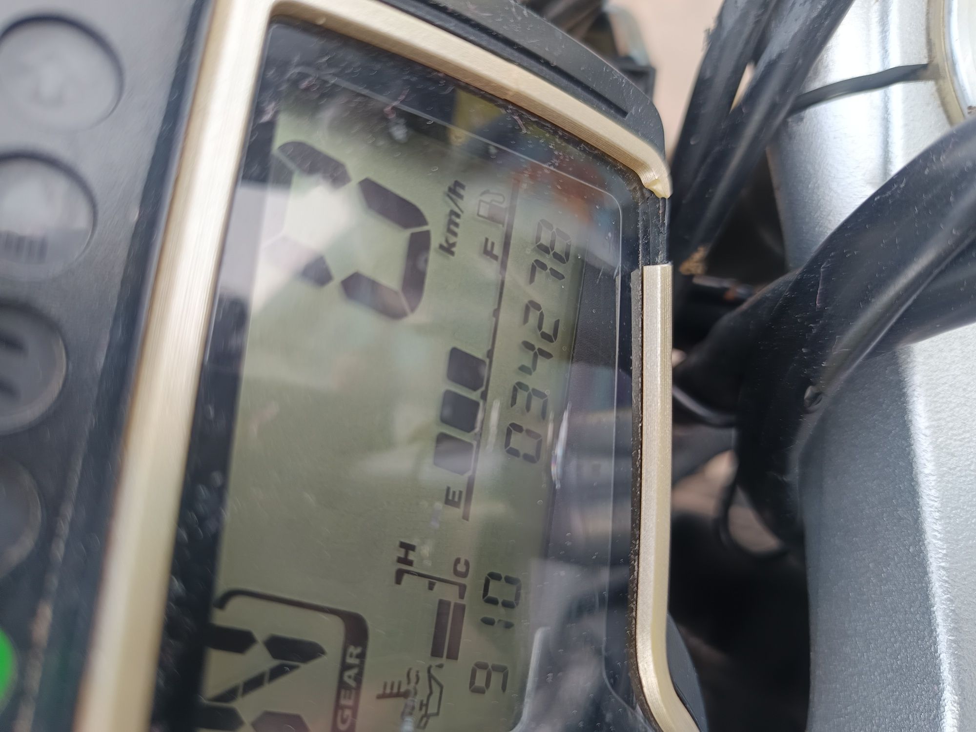 Sprzedam  gsr 750 zamianie na auto najlepiej kombi dopłata z mojej str
