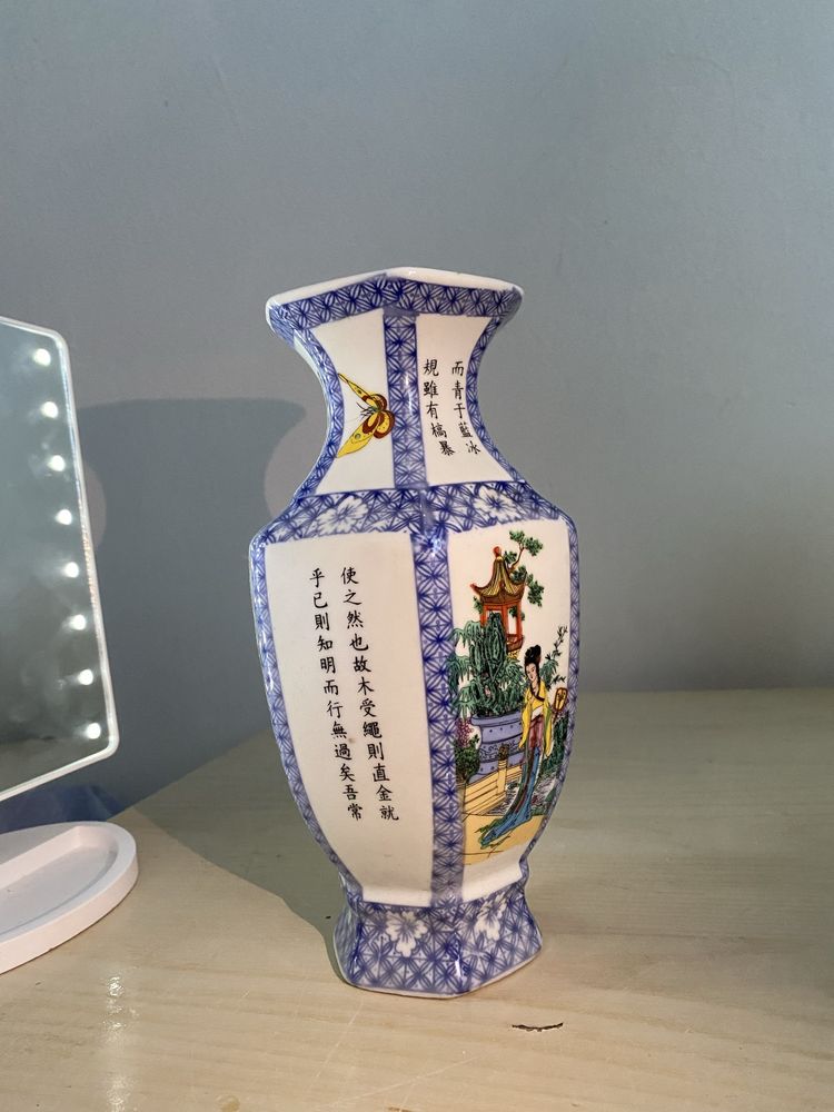 Chiński ceramiczny wazon niebiesko biały