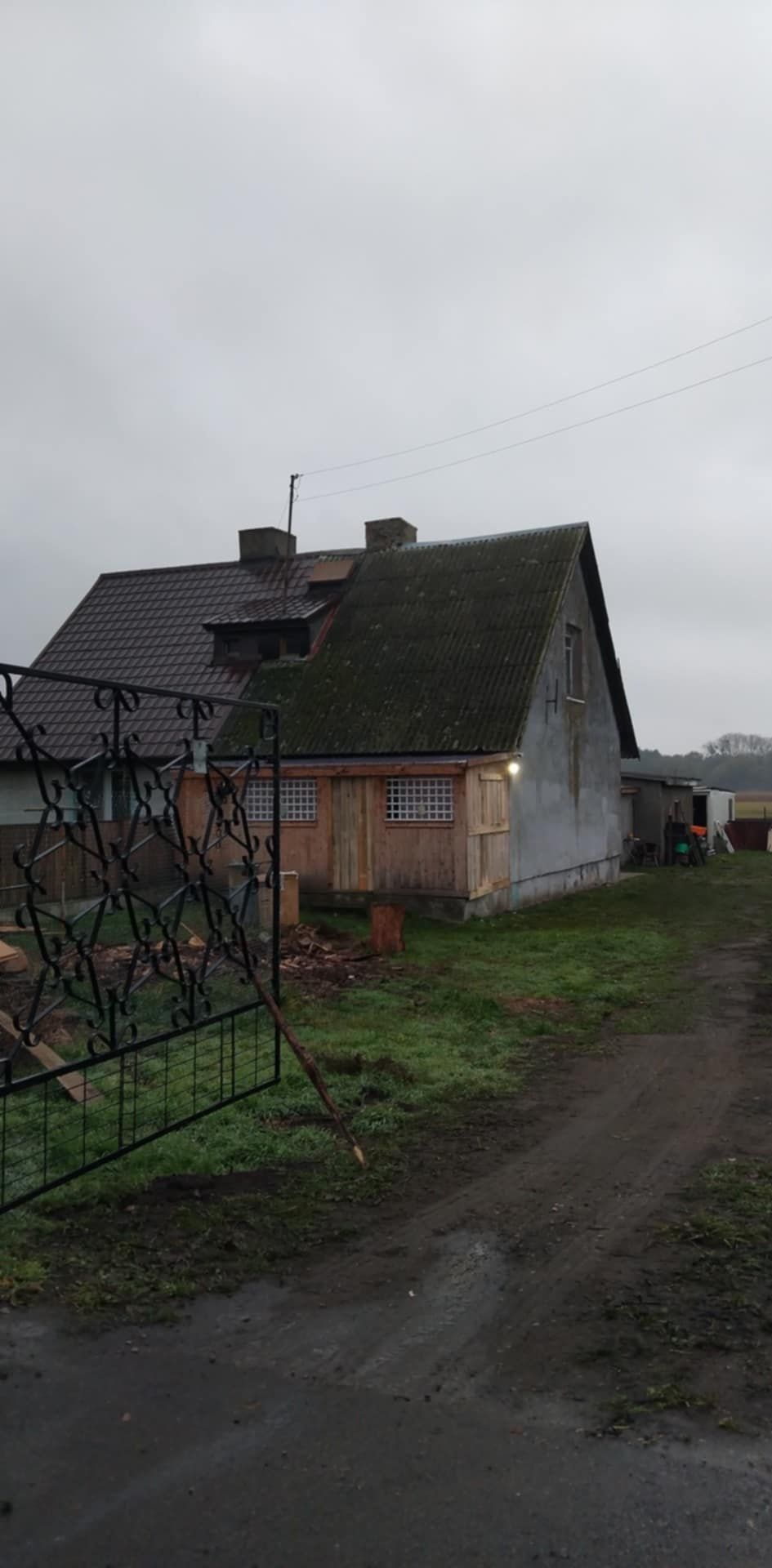 Sprzedam  połowę domu