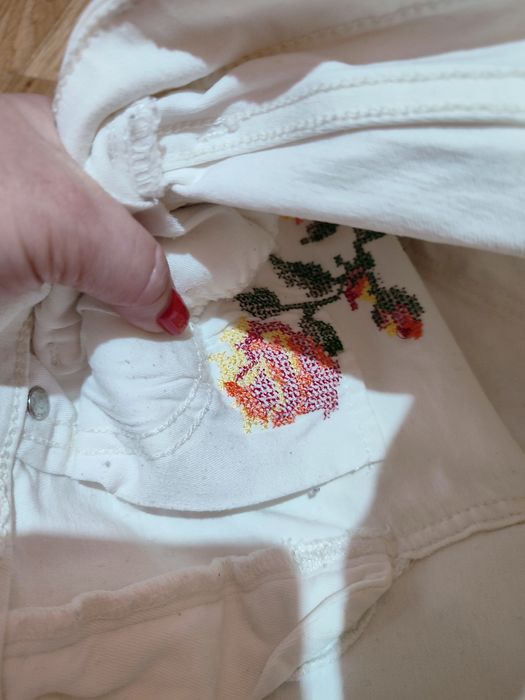 Крутезні джинси вишиванка з високою талією