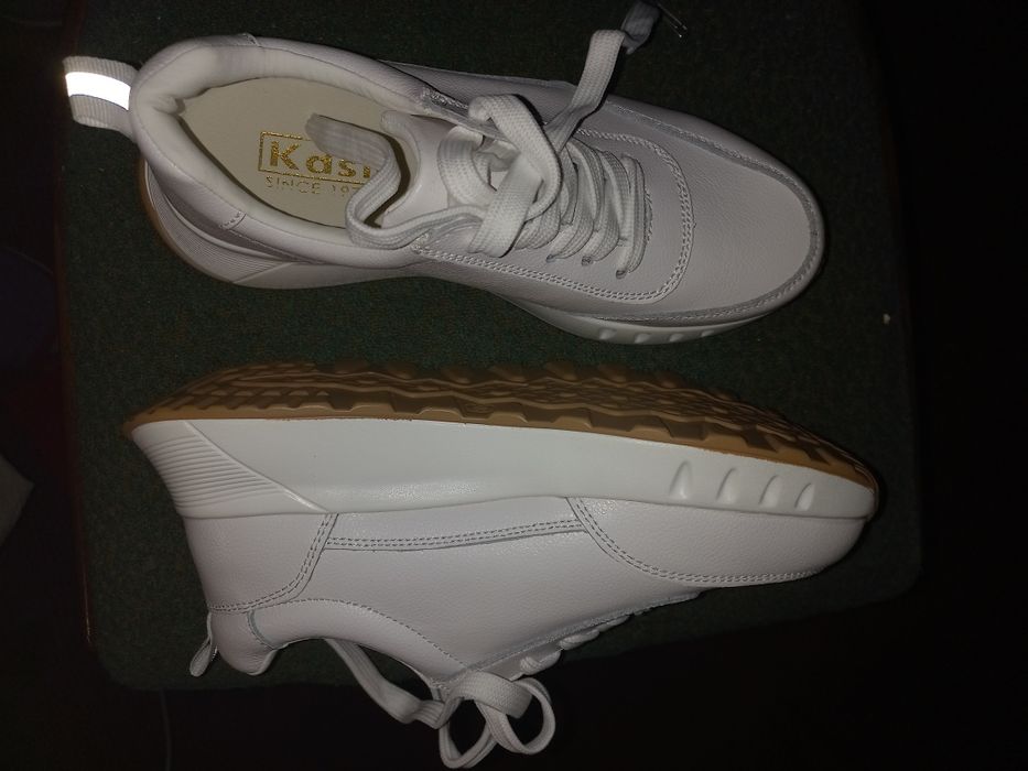 Кроссовки кожа, красивые