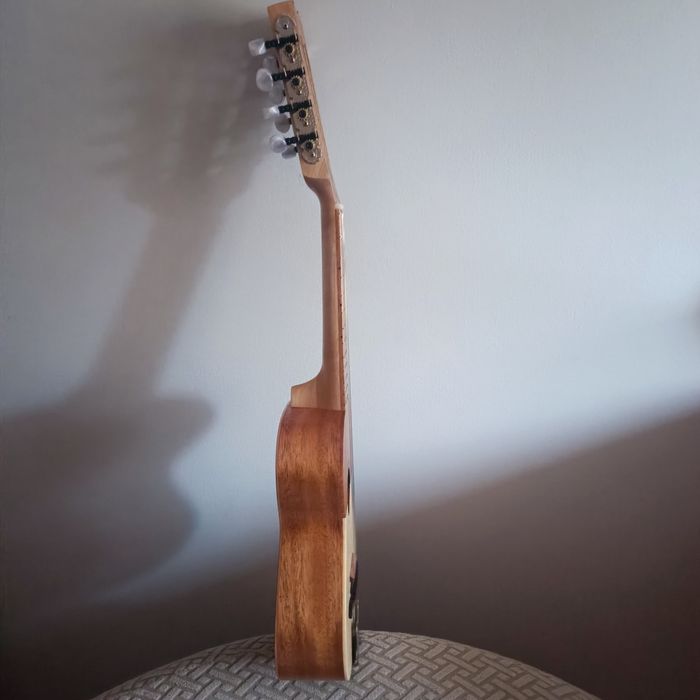Cavaquinho com oito cordas completamente novo