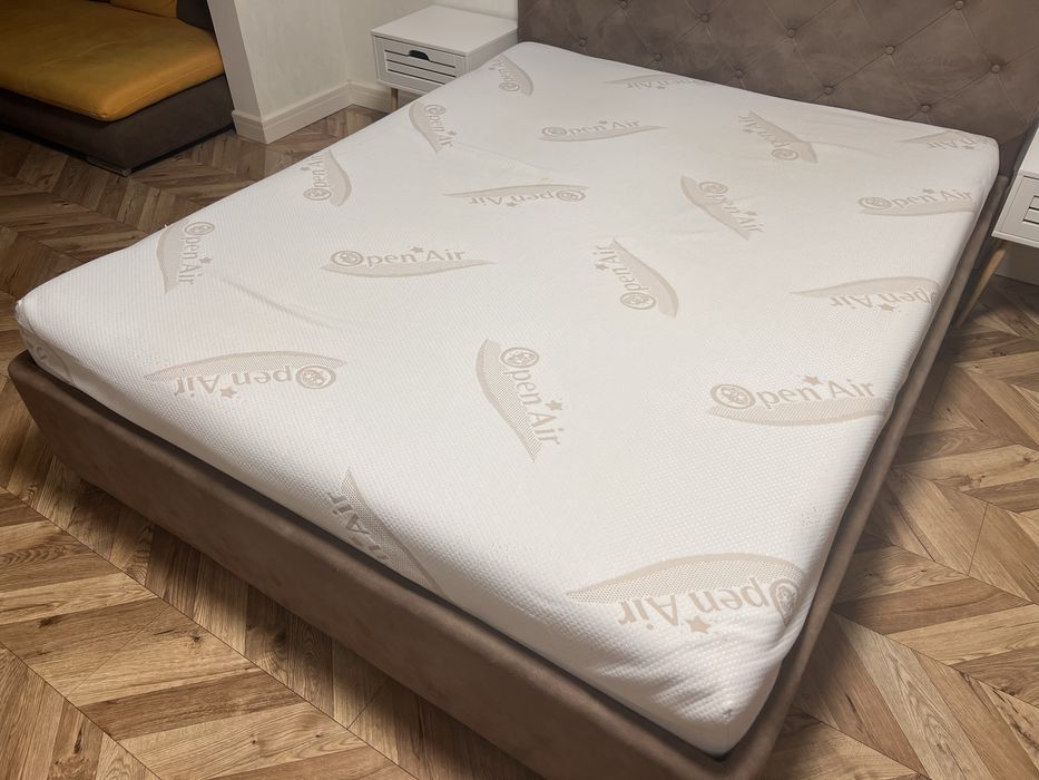 Терміново!!! Продам безпружинний матрац з піною Memory 160*200 см