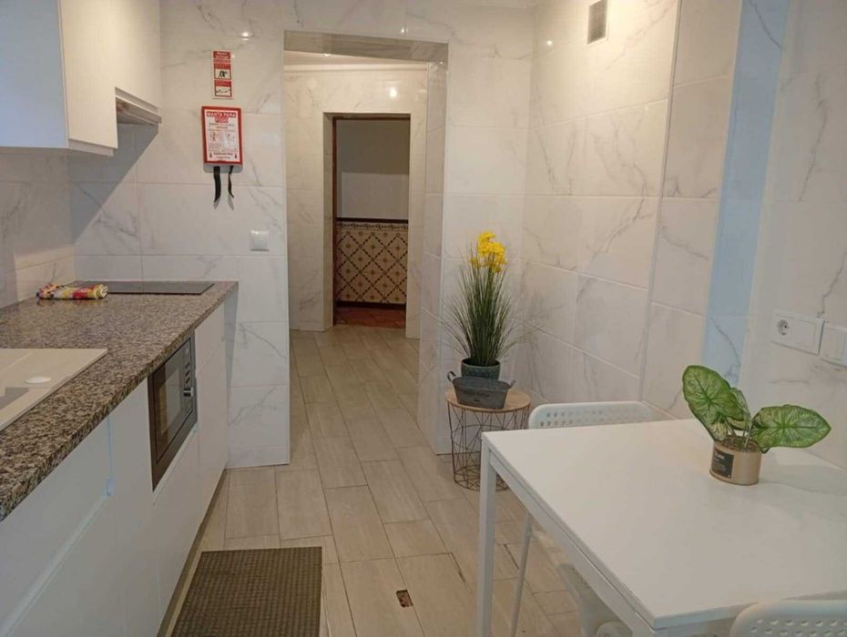 Quarto ao pé do metro, Trindade, Porto