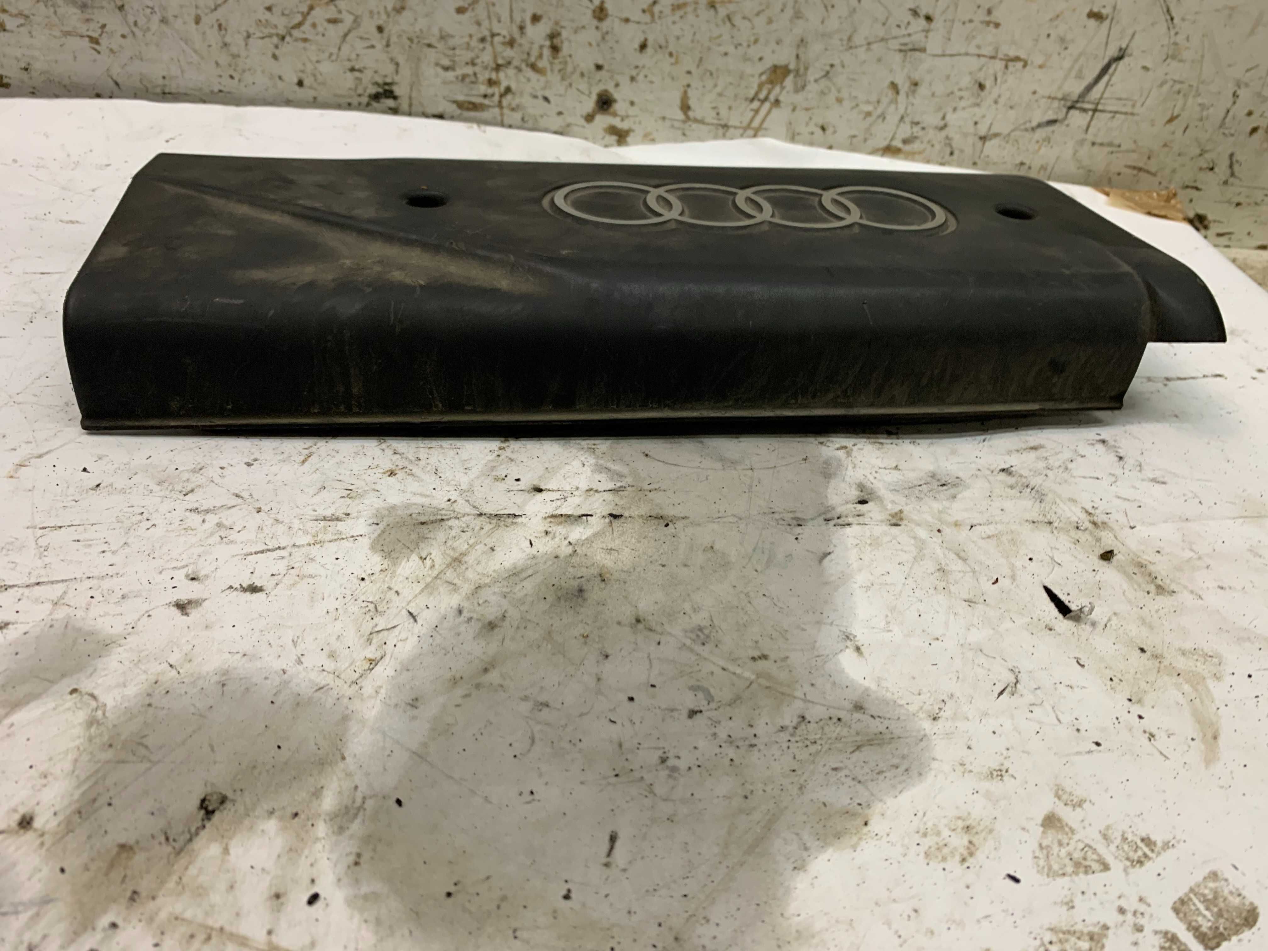 Audi A8 S8 D2 3.7 4.2B V8 Obudowa Osłona Górna Pokrywa Silnika